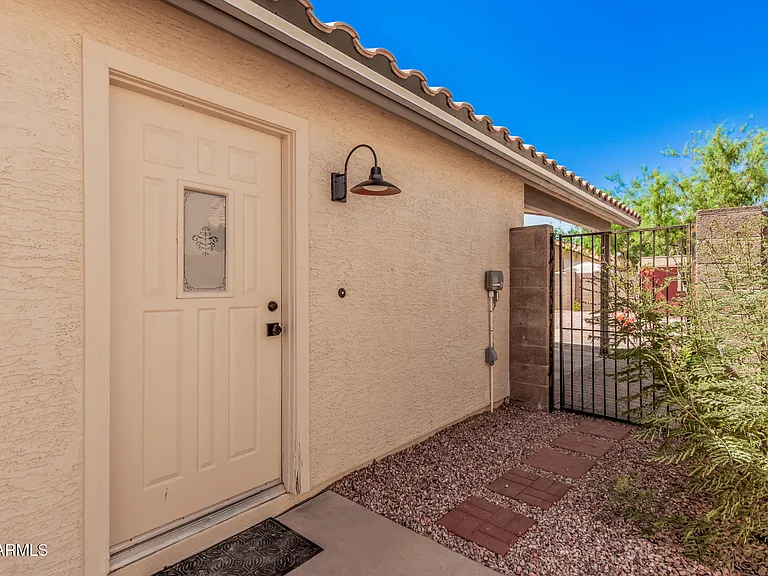 1028 W Butler Ct — Photo 4
