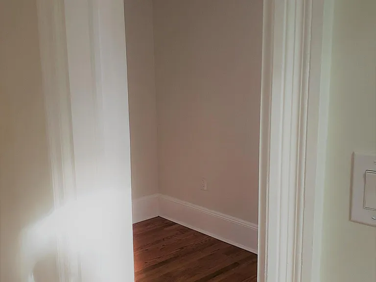 232 W Burke St — Photo 4