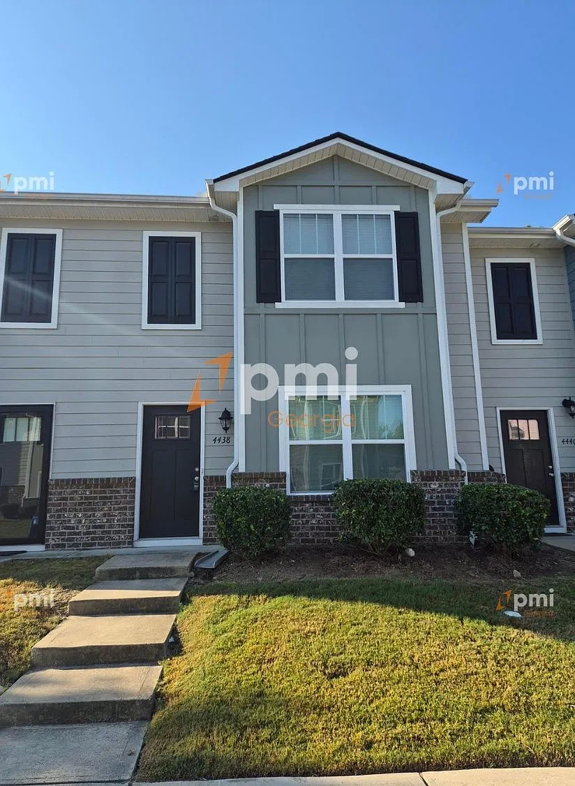 3 bed, 2.5 bath, 1558 sqft, $1,825 — Photo 1