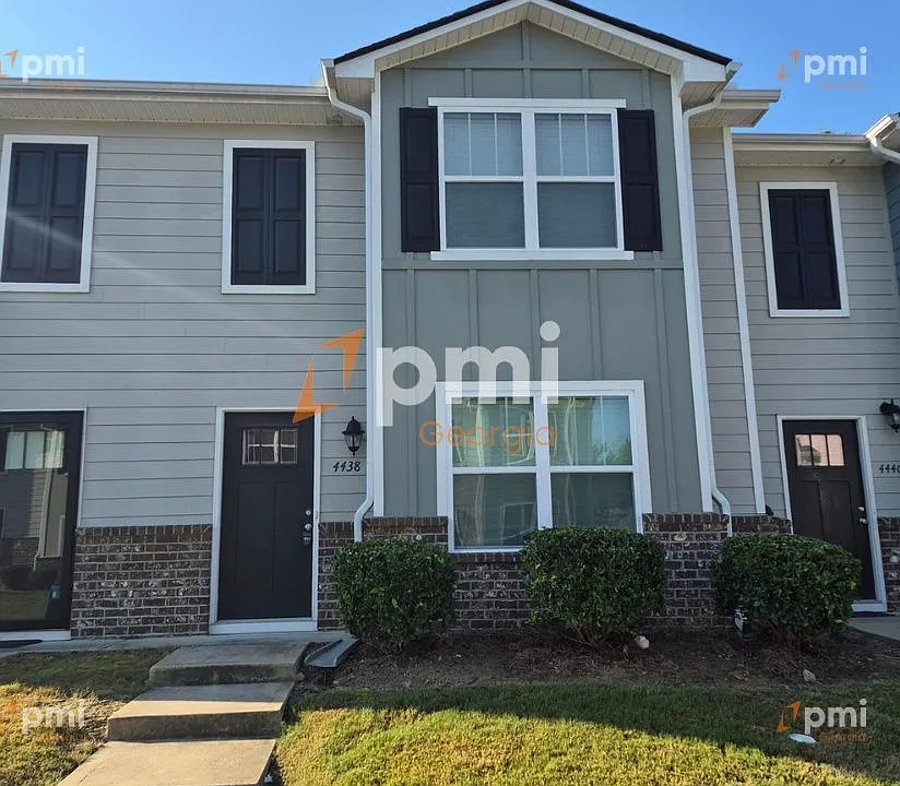 4438 Pinscher St