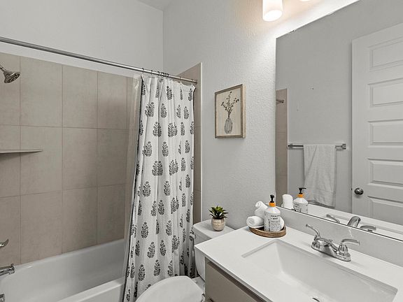 4th image of 229 Bluff Creek Ln