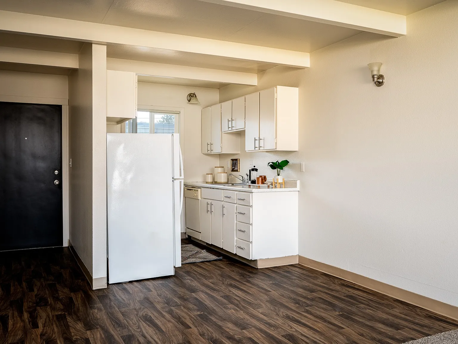 The Scholls Apartments — Photo 3