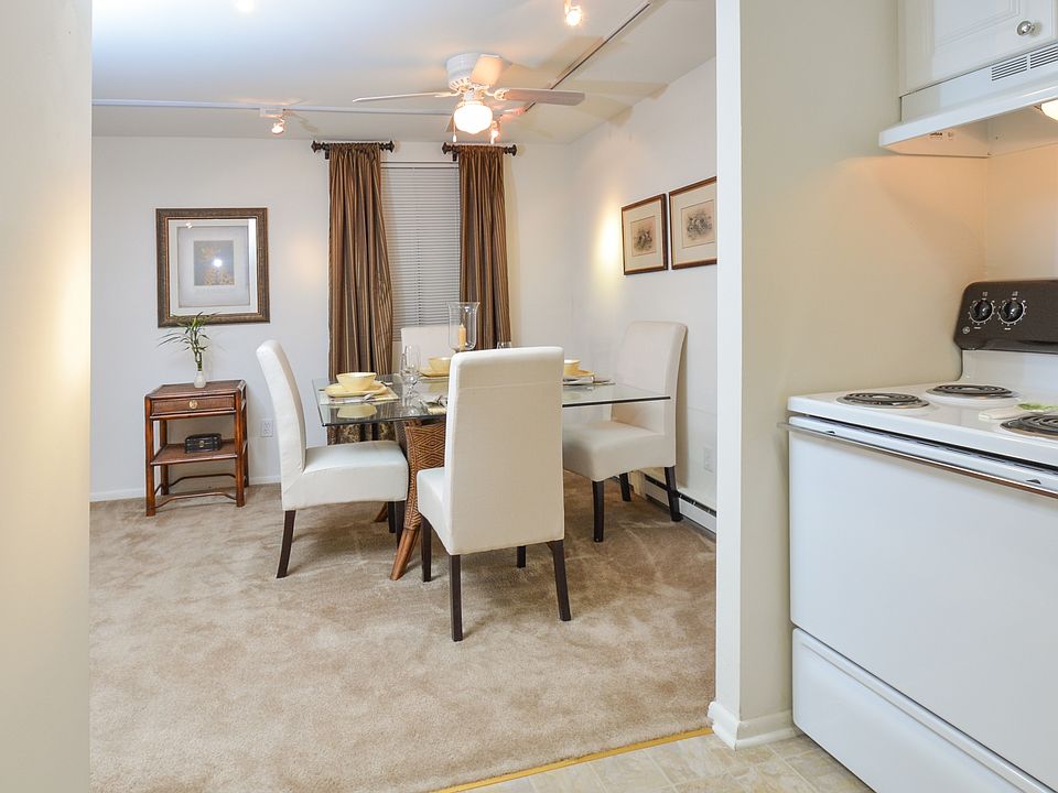 Bishop Hill Kitchen and Dining Room