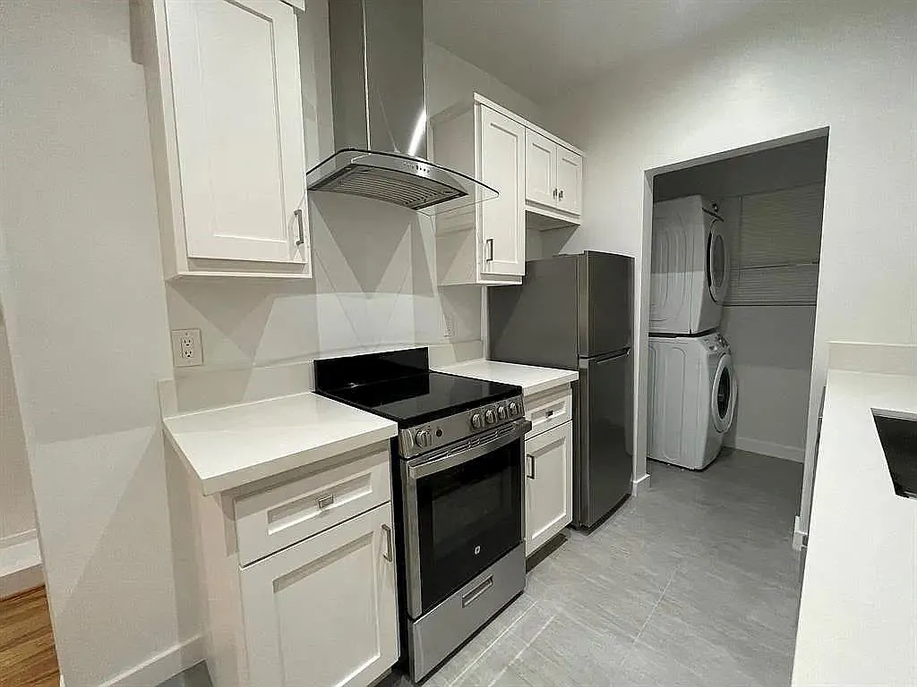Studio, 1.0 bath, 258 sqft, $800 — Photo 4