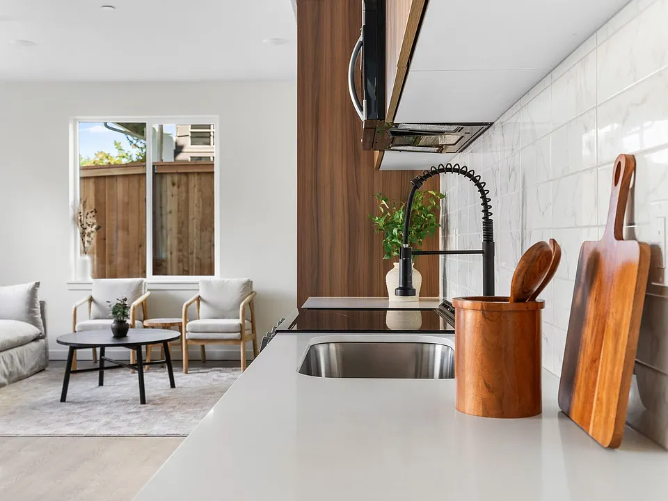 *1 Month Free Rent* A 2bd/2bath Modern Townhome In Portland's Vibrant Hollywood District