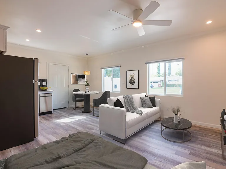 7018 Lurline Ave — Photo 3
