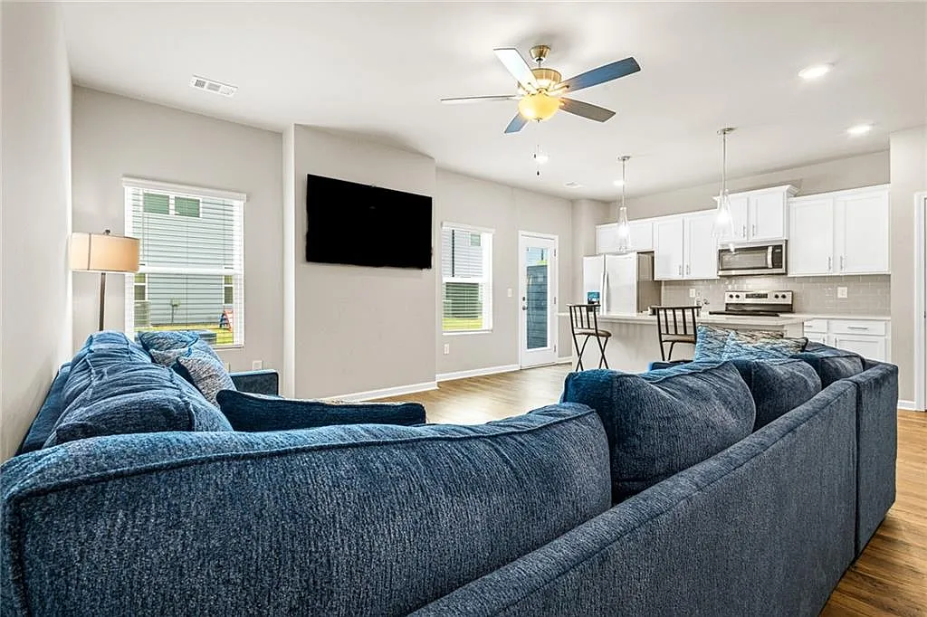 3 bed, 2.5 bath, 1797 sqft, $2,500 — Photo 4