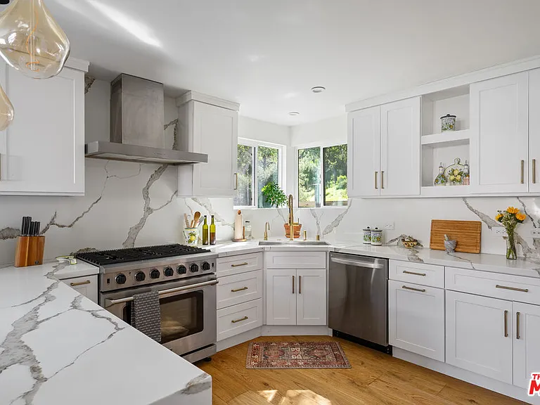 20402 Paradise Ln — Photo 6