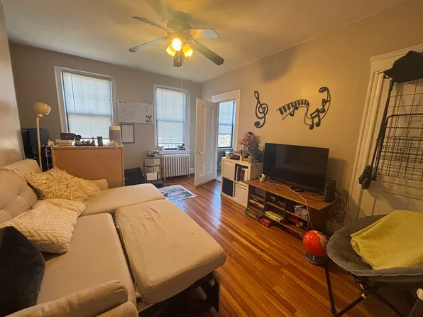 64 Queensberry St APT 422, Boston, MA 02215