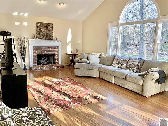 4th image of 4430 Maywood Dr