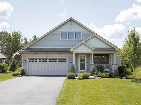 28 Creekstone Dr, East Aurora, NY 14052