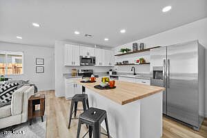 3rd image of 1825 W Hadley Street