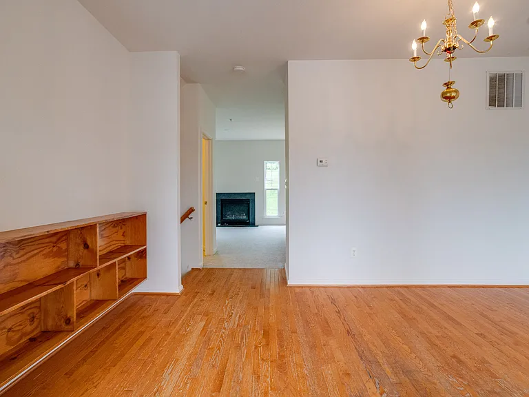 103 Buttonwood Ct — Photo 8