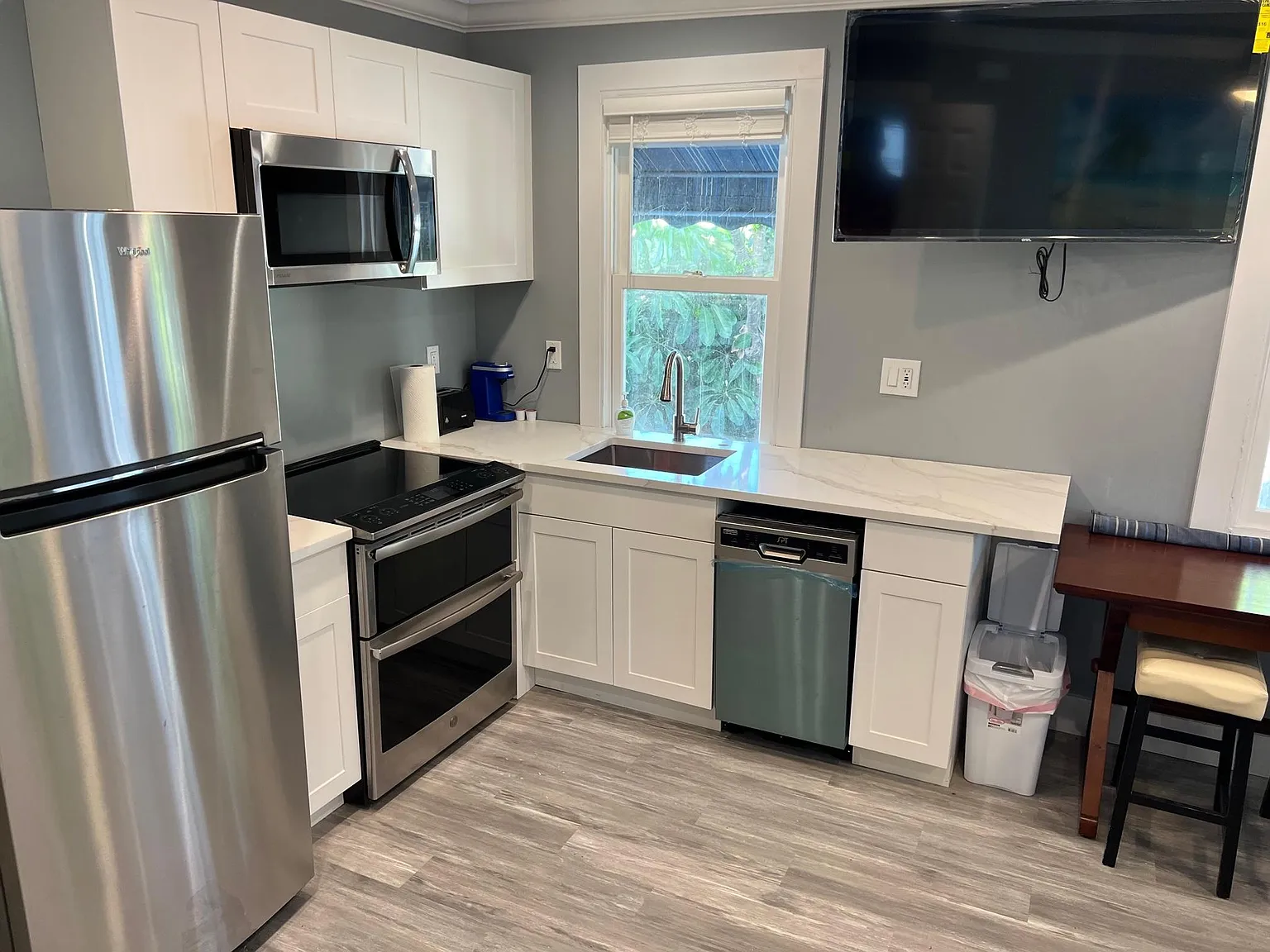 2 bed, 625 sqft, $4,900 — Photo 3