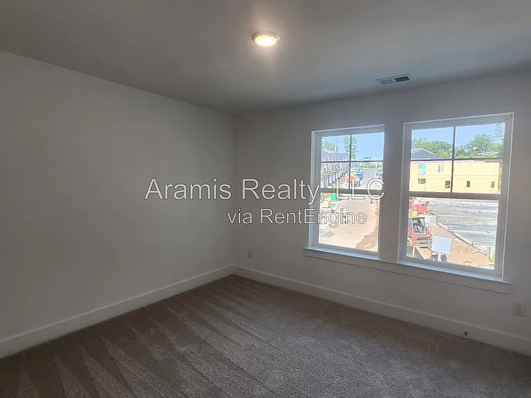 450 Laurelwood Ln #1 — Photo 9