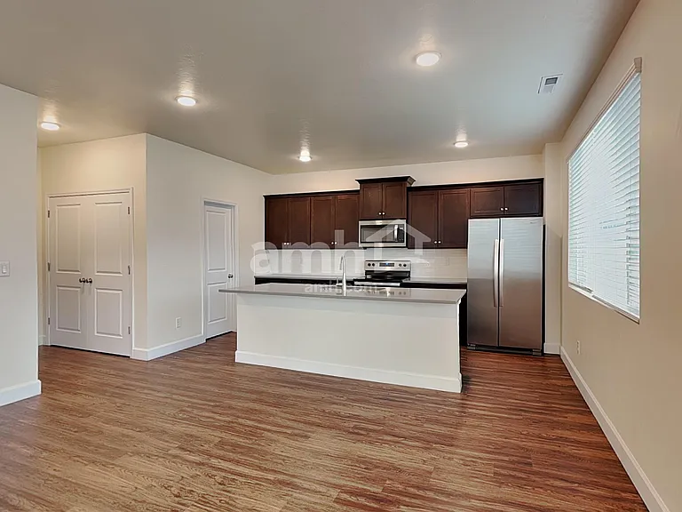 884 N Garnet Creek Ave — Photo 3