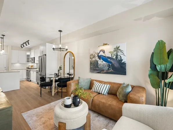 11063 Ravine Rd #307, Surrey, BC V3T 3X5