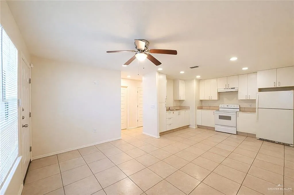 2 bed, 2.0 bath, 980 sqft, $800 — Photo 2