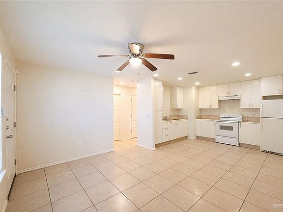 2nd image of 3307 Magdalena St APT 3