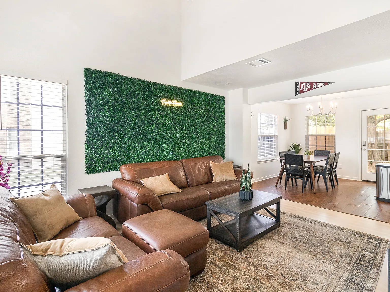 4 bed, 1550 sqft, $3,200 — Photo 2