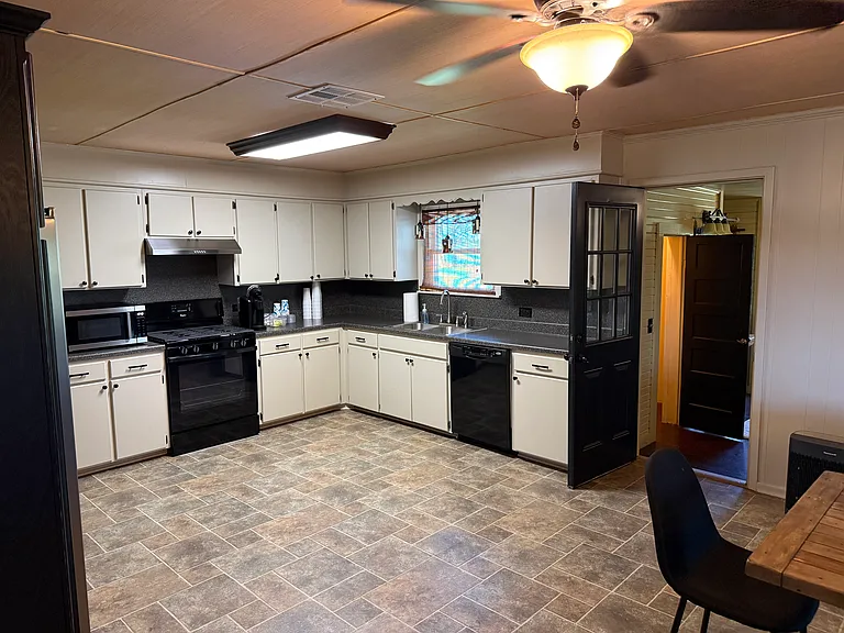 13428 FM 269 — Photo 21
