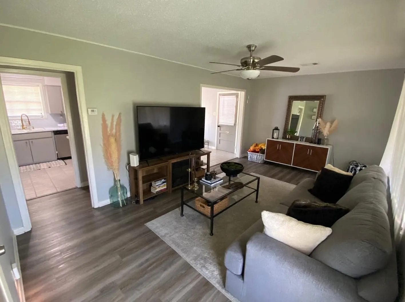 3 bed, 1.5 bath, 1271 sqft, $1,900 — Photo 3