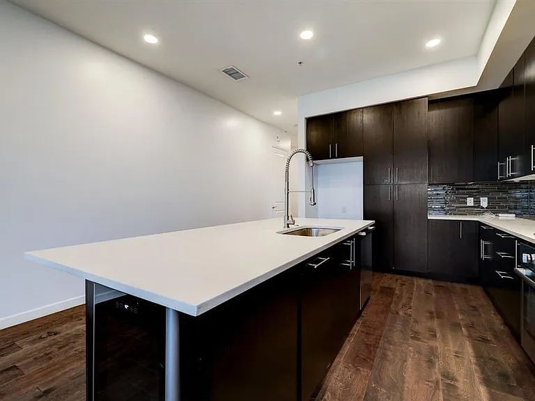 4820 Caroline St #404 — Photo 3