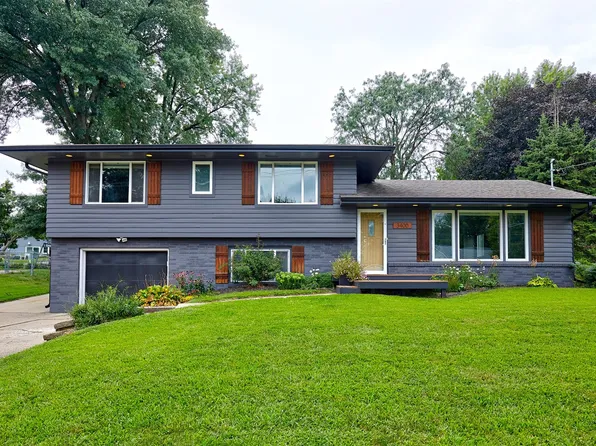 3400 Hillsdale Dr, Urbandale, IA 50322