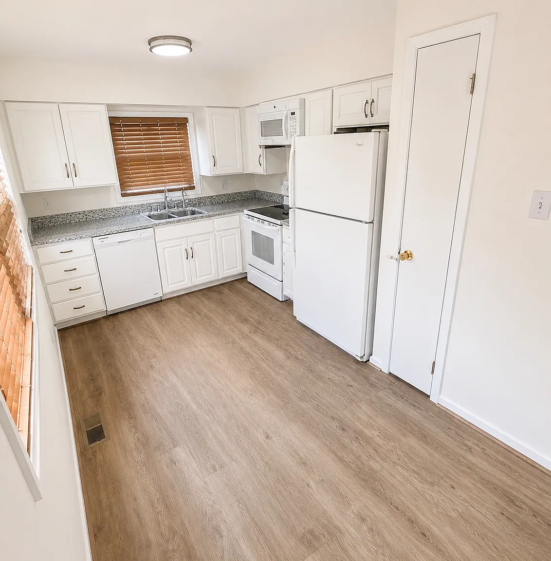 2 bed, 950 sqft, $2,000 — Photo 4