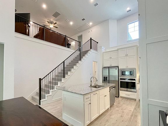 5th image of 124 Claire Dr