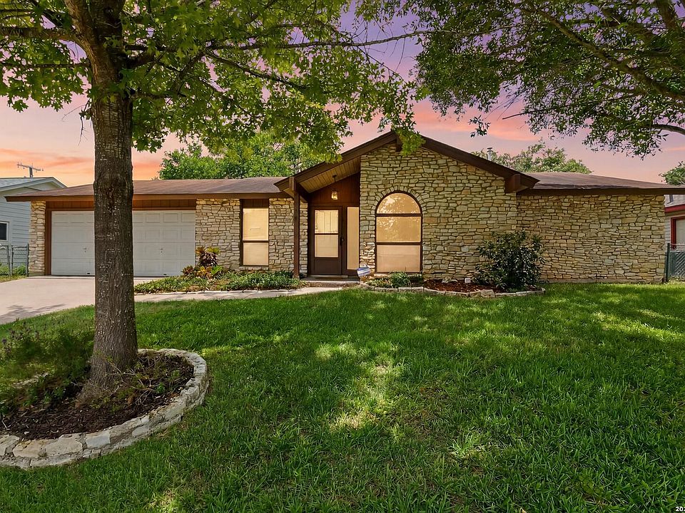 1st image of 7829 VILLAGE OAK DR