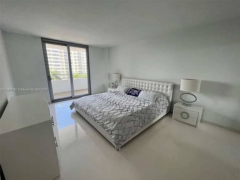 5555 Collins Ave #7T — Photo 10