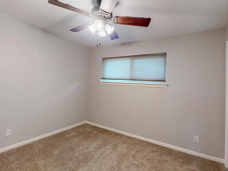 5338 Creekbend Dr — Photo 24