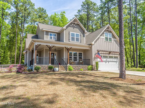 156 Lakeview Dr, Whispering Pines, NC 28327