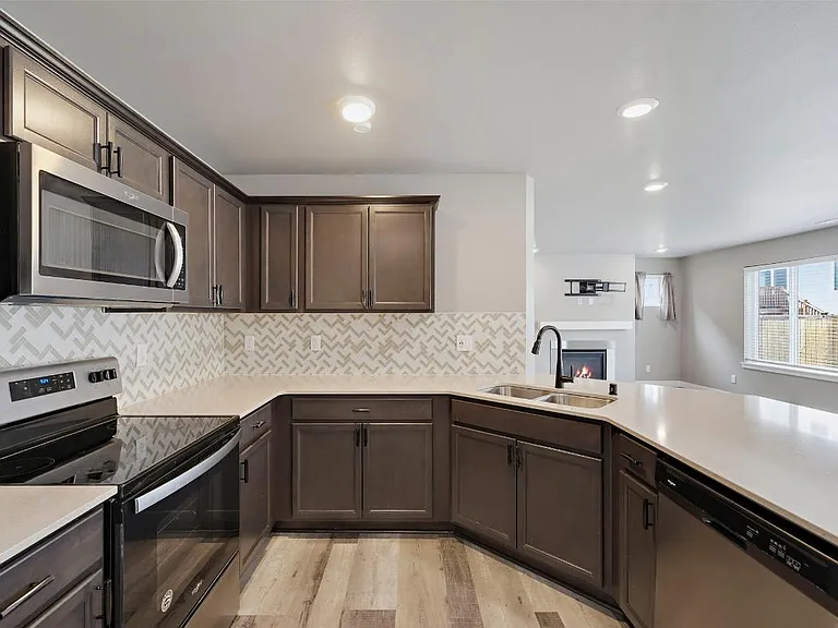831 Burwood St SE — Photo 13