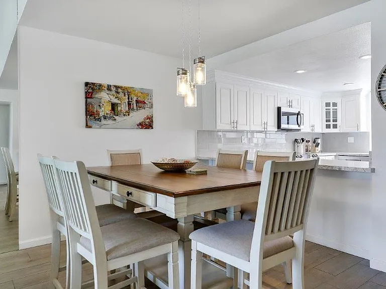 74 Avenida Las Palmas — Photo 5