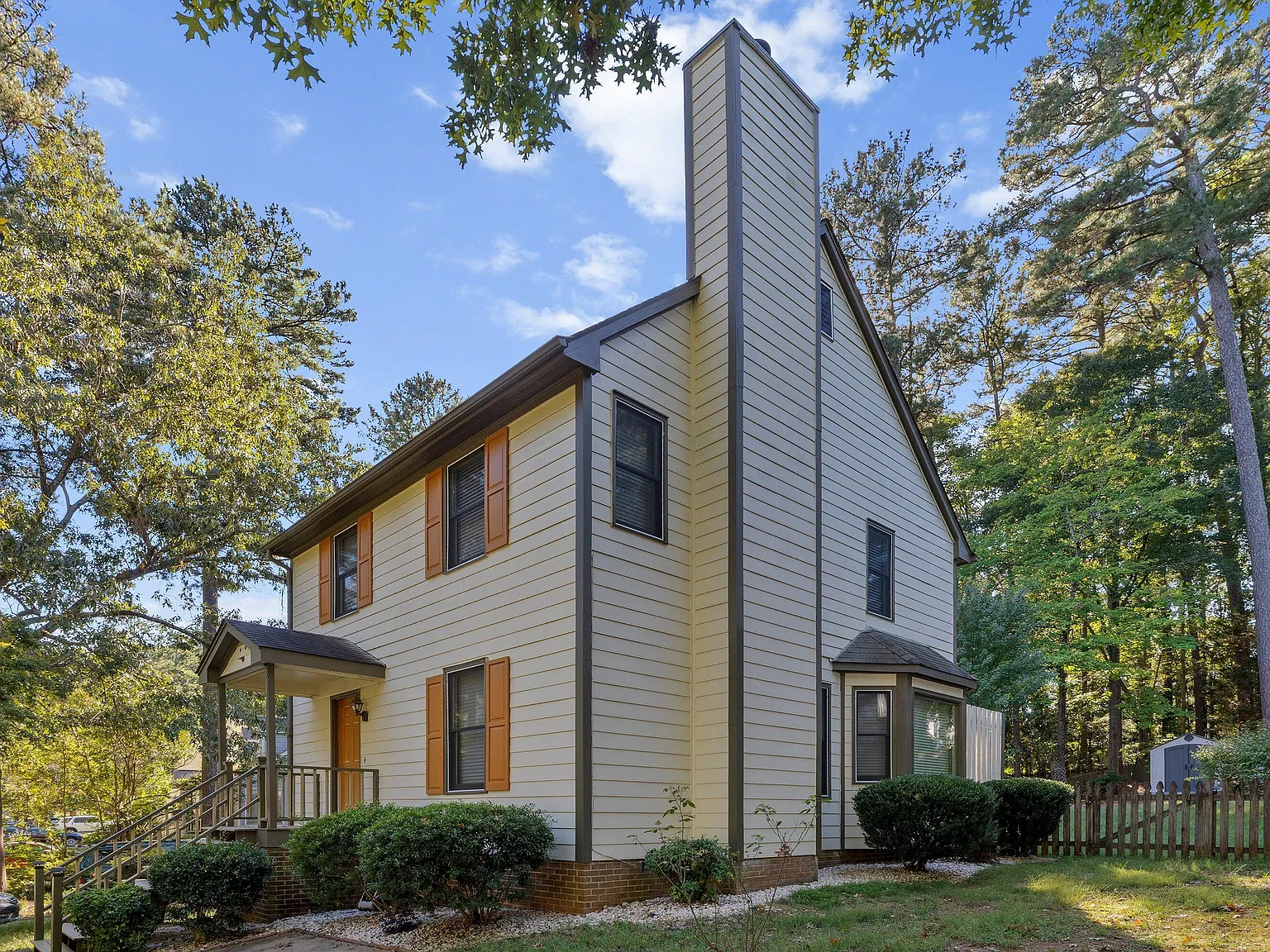 3 bed, 2.5 bath, 1309 sqft, $2,000 — Photo 3