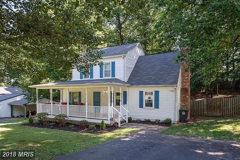 Exterior (Front)-NEW ROOF!