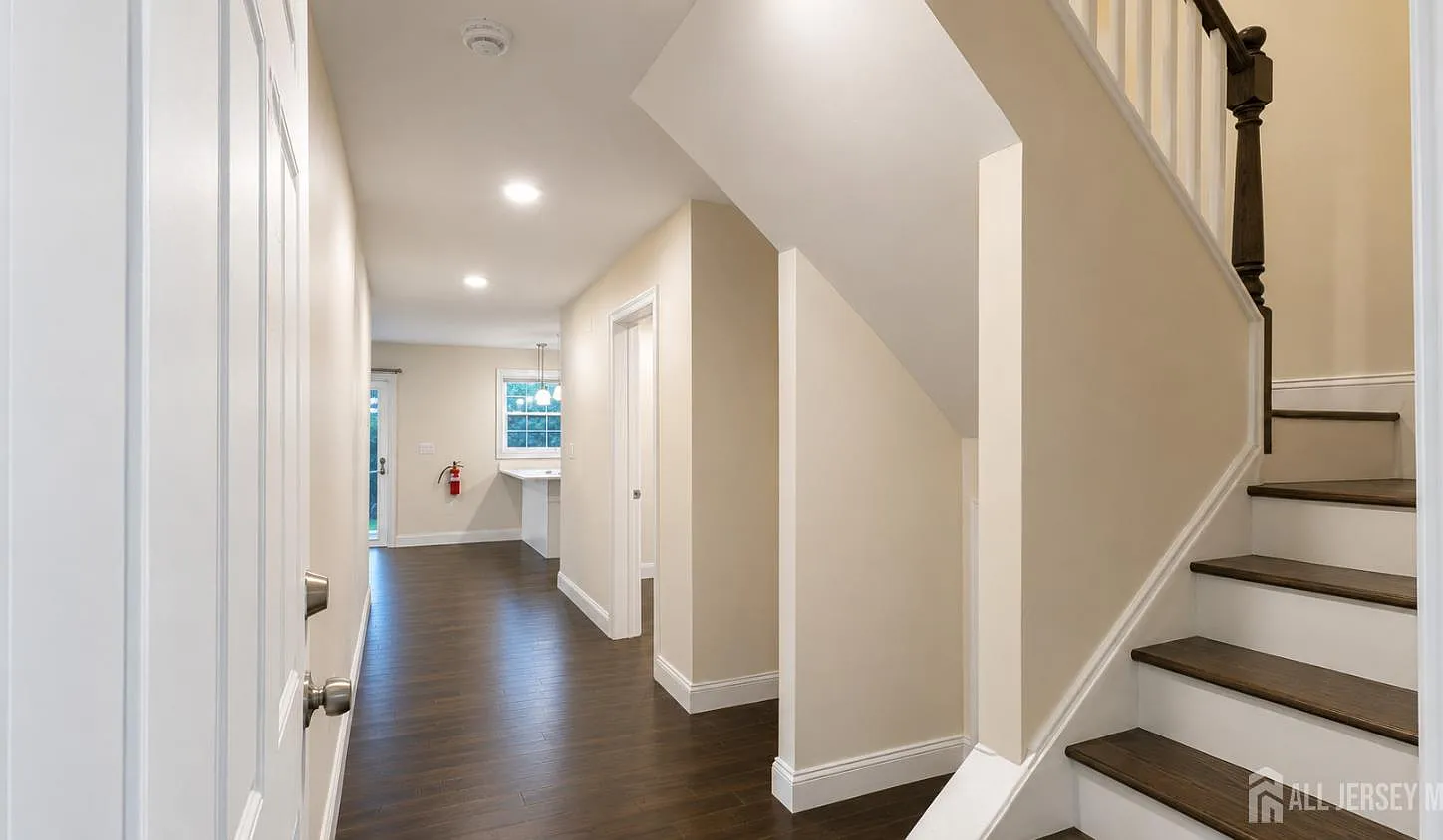 5 bed, 3.0 bath, $5,750 — Photo 2
