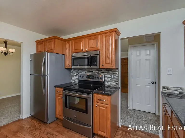 2611 Waldean St — Photo 5