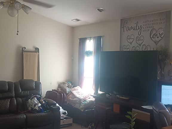 3rd image of 1658 Park Hill Dr