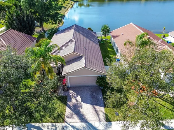 844 SW 121st Ave, Pembroke Pines, FL 33025