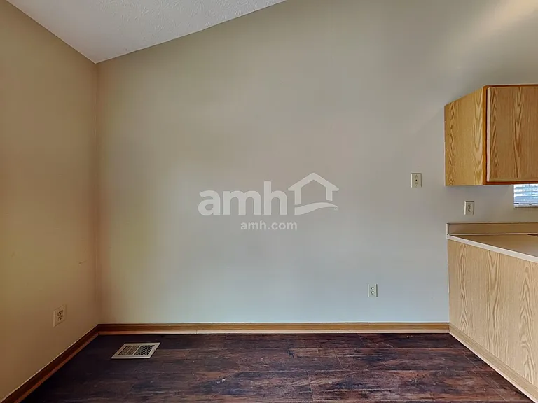 1083 Insco Loop — Photo 4
