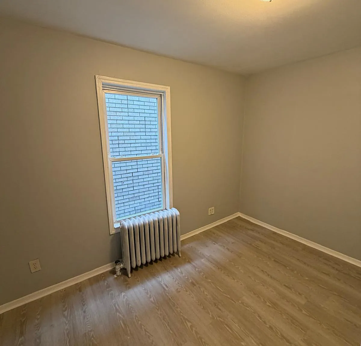 3 bed, $1,900 — Photo 2
