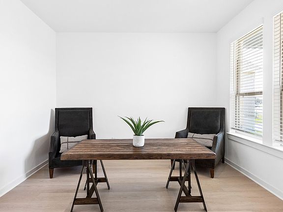 4th image of 404 Kendall Crest Dr