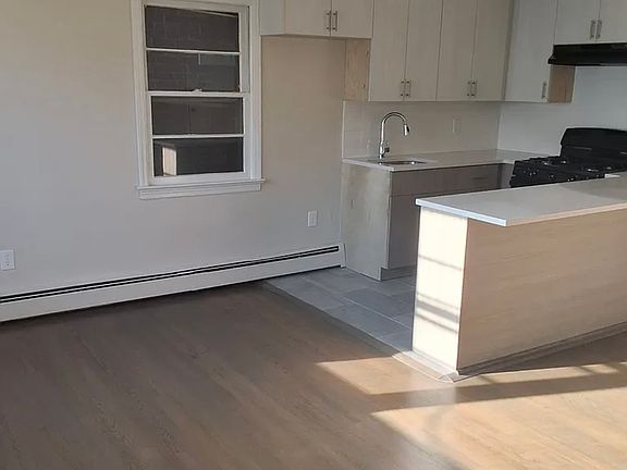 4th image of 123 Elmwood Ave #1