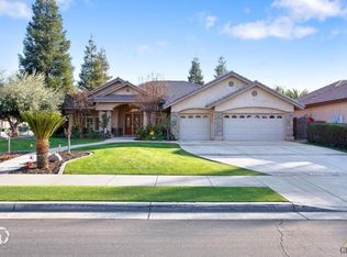 11301 Hyde Park Dr, Bakersfield, CA 93311