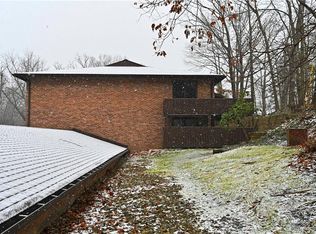 6880 Carriage Hill Dr #B-11, Brecksville, OH 44141