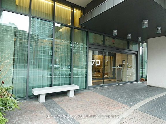 4th image of 70 Roehampton Ave Suite 1319