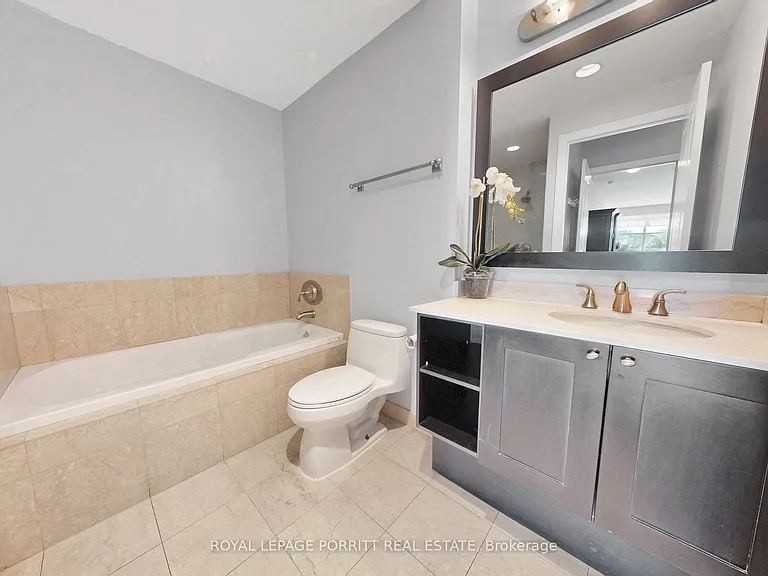 9 Burnhamthorpe Cres #309 — Photo 27